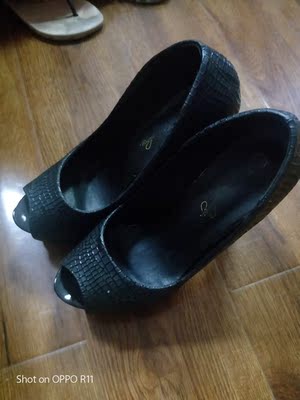 鞋子真的很好，价格也便宜，想要买的亲赶紧下单哦，只有你买了才知道好不好