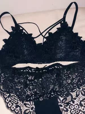 ，真的很赞。不勒但又包的很好。蕾丝很好看，内裤的设计也很喜欢，性感！价格真心实惠，有想法再入两套。