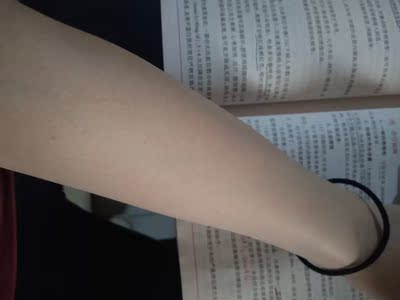 还可以吧，没评价里说的那么玄乎，肯定是不能完全看不出来毛孔啥的，然后问客服说不能脱唇毛，我不死心，试了，有点肿???做人好奇心不能太强