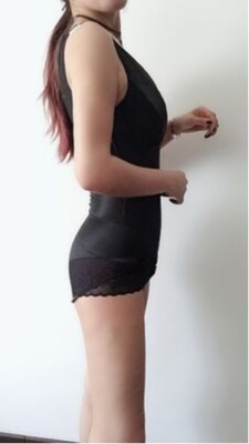 质量非常好，颜色很正，没有色差，完全超出期望值，面料很不错，摸上去凉凉的感觉确实很舒服。夏天穿不错的呢，透气性可以，穿着也不感觉紧绷，以后就可以穿紧身的衣服了，肚子一下子就平了，腰背也不自觉挺直起来了，穿衣服好看了，哈哈