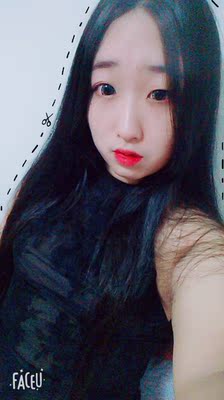 纠结黑色白色,拍照时候发现还是应该买白色因为头发太黑了和衣服在一起看不出来衣服了,好看就是里面料子有点扎,料子再软一点就好了 纠结黑色白色,拍照时候发现还是应该买白色因为头发太黑了和衣服在一起看不出来衣服了,好看就是里面料子有点扎,料子再软一点就好了