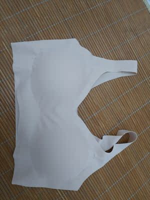 东西质量挺好的，穿着很舒服，以后不打算买带钢圈的了，只穿这种类型