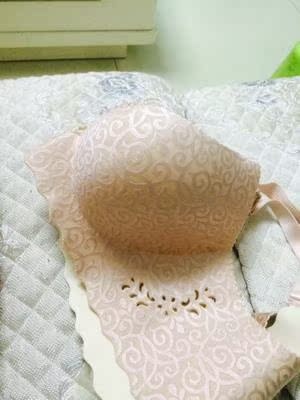 宝贝质量不错，穿着很舒服，聚拢效果也不错，值得大家购买，客服态度也很好，宝贝穿着跟没穿一样，总之很不错。