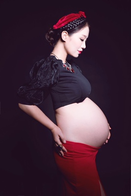 衣服美美哒，拍出来的效果棒棒哒，选了自己喜欢的风格，拍出来的效果跟模特穿着拍的效果差不多，各位小主可以作为作为参考，而且衣服特别新，都以为是新衣服，很干净，绝对的图片效果，没有任何色差！