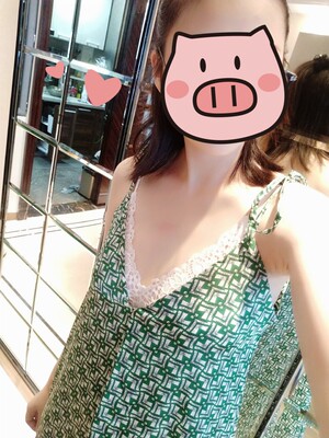 配衣服很好看。