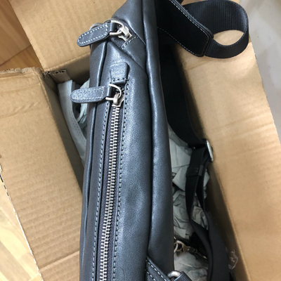 火爆的暇步士男包怎么样，质量很差是真的吗