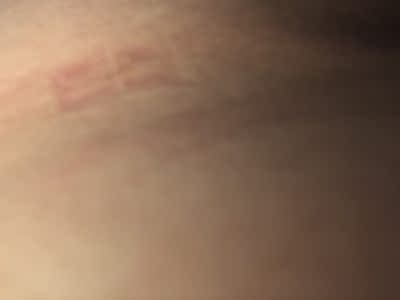 品质差，价格高，想退货还得按商家要求填退货申请，千万别买，谁买谁上当，试穿一下两侧都卡伤了，直接差评