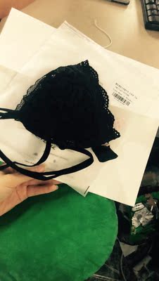 包装 怎么说 没有小盒子  包装不是很精致 东西收到 很好质量很好 没有怪味