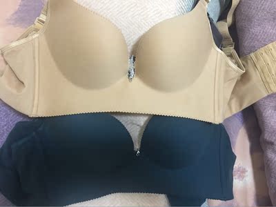 肤色要深点点，就是有些显胸小。哈哈 夏天必备。虽然现在冬天了。快递还是多快的。之前买的那款很舒服，希望也一样舒服😌