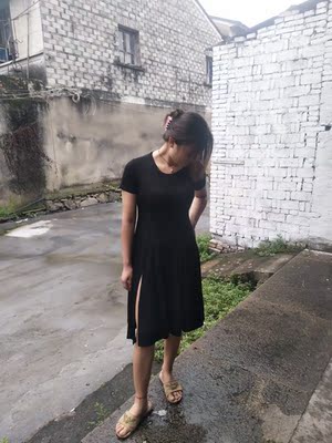 衣服收到啦！质量超级好  很舒服的面料，而且很喜欢  妈妈还一直夸着好看好看😊。店家还送了头绳  谢谢啦！喜欢的宝宝不要犹豫了！真的值哦😊