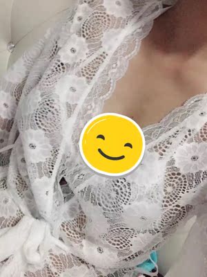 宝贝收到了，盒子包装精美，睡衣性感穿着舒服，外搭平时搭个吊带也可以穿，不扎手，腰间还有绳，不是薄薄的一层，料子穿着滑滑的，舒服