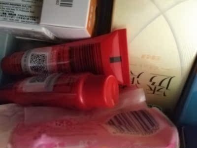 少发一只，补发了，不错。婆婆说这个好，给了她一管了。很油