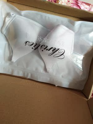 还可以吧…就一片式的绵 哈哈哈哈不算聚 会比较散一点吧…我比较肉穿着有点点紧不碍事儿 还可以吧…就一片式的绵 哈哈哈哈不算聚 会比较散一点吧…我比较肉穿着有点点紧不碍事儿