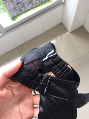 我就搞不懂了，这么多好评哪儿来的？？？？？？？？？？？？？？ 虽然便宜，但是也不至于连个牌子都要剪掉吧，真觉得是别人穿过的，太垃圾了，买的时候有分大小号，结果到货连个吊牌都没有，谁知道究竟是什么鬼，差评！！！！！！严重差评！！！！！！