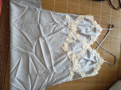 很好颜色很好看，包装精美，睡衣款式也好看，幸亏减肥了不然睡衣都穿不了。质量非常好，与卖家描述的完全一致，非常满意,真的很喜欢，完全超出期望值，发货速度非常快，包装非常仔细、严实，物流公司服务态度很好，运送速度很快，很满意的一次购物