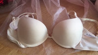 设计很漂亮、聚拢效果一般、夏天必备款