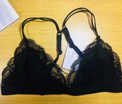 剪裁非常合身，穿上无负担。已经买了三套，都好稀饭啊，这款黑色还意外不露点，很优秀了。