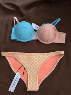 万般期待的泳衣终于到了，厚厚的，穿起来很舒服没有多余的线头，做工细致，超级喜欢，表白客服雪儿❤️