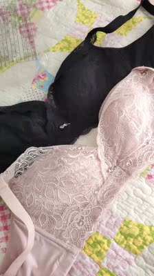 在他们家买过好几次内衣了质量都不错。细节都做的挺好的，夏天穿还凉快。透气性很好～