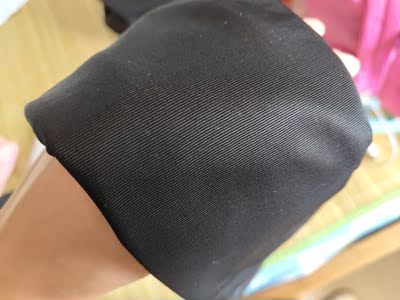 裤子不错哦,面料滑滑的,不会沾灰尘毛毛。 里面带一点点绒,穿着不会显得很胖。 裤子不错哦,面料滑滑的,不会沾灰尘毛毛。 里面带一点点绒,穿着不会显得很胖。