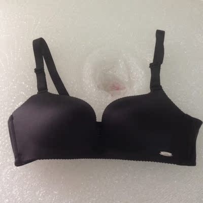 质量很好，很有质感，而且无钢圈，比较轻松，舒适度比较好，原来是室友推荐的，觉得还不错就买了，后来又推荐给家人，而且尺码推荐很准确，客服态度也不错。总之这次购物体验比较好哦