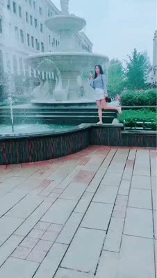 这个内衣很好穿，交叉美背，穿漏背的衣服超级的有范儿。