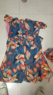 泳衣收到了，由于急着去海边，同城加了几块钱发顺丰，一天就收到了，很满意，颜色很艳丽，很喜欢，质量不错，在外面内衣店看到差不多款是的，没有外衣都要300多，果断在网上买，加点邮费也不吃亏，有朋友喜欢会推荐来的。真心不错