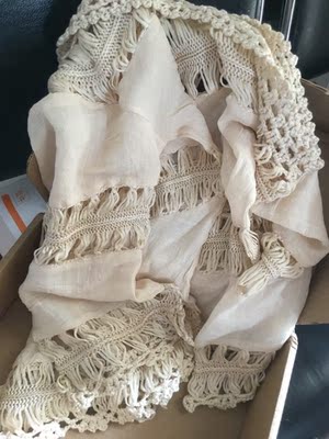 非常漂亮，一看就是好料子，很紧致。红色很显皮肤白，披上罩衫若隐若现，太性感了，去海边游泳能用上了，太满意了！