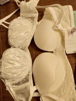 昨天收到了，很薄，适合夏天穿，后面三个扣子，可能不太适合胸大的妹子，肩带很细，总体来说还是可以的&hellip;&hellip;