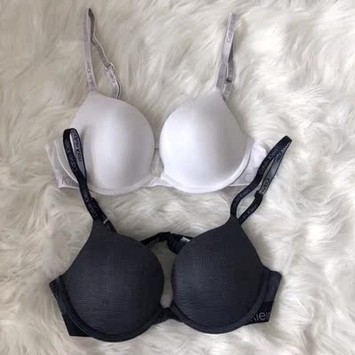 按照平时的尺码买的,大小很合适,穿着也不勒,薄款夏天穿着合适,喜欢! 按照平时的尺码买的,大小很合适,穿着也不勒,薄款夏天穿着合适,喜欢!