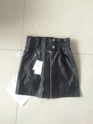 裙子质量不错，很有质感，拉链质量也很好。