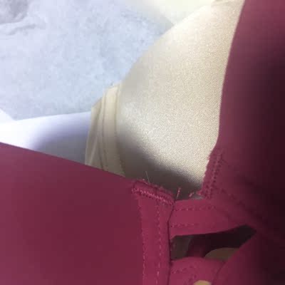 线头太多了，在专柜买都没有这样的情况