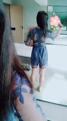 不错！配露背的衣服小性感很赞！