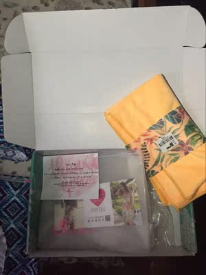 掌櫃的還送了毛巾，及一個透明的塑料袋，可以裝泳衣和洗頭水沐浴露等，很方便