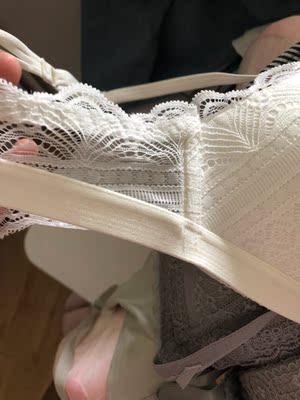 这家买的第四件内衣，做工细致，特意买来夏天穿的，轻薄舒适，质量很过硬，值得购买！