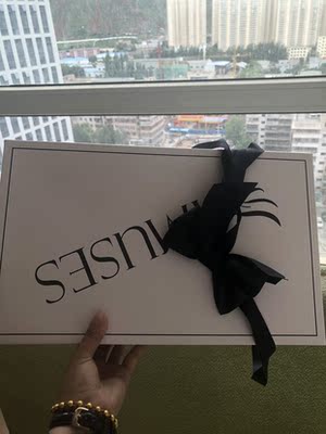 小内内是看博主Chloe推荐的，舒服度很高！面料丝滑，有薄薄的胸垫，客服态度巨好！