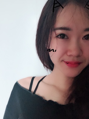 穿一字肩的衣服很搭配，也很舒服，不走位，希望多出几款好的，客服很好很好