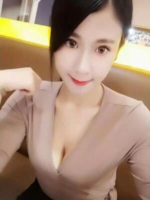 质量很好，非常舒服，第一次在网上买的，没失望，没想到聚拢效果这么好，粘性好不用担心会掉了，拍婚纱照穿正好，谢谢店主送的礼物。会继续光顾，哈哈，望店主生意兴隆！很好用摸起来手感不错 很好 没有任何味道 效果也不错 客服很认真的介绍不错，大小正好合适，能包裹住肉肉，弹性很好很柔软，粘性也不错，用了一天都没掉，很合适，满满的好评，推荐大家购买