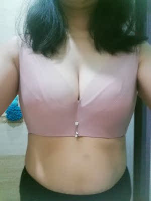 的确是很好，生宝宝后胖了很多，还有副乳了，这个能收副乳，看似很薄款，却能集中聚拢，推荐推荐！必须回购！！！