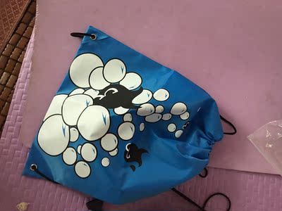 衣服料子挺好！还送了小袋子！应为买小了！有应为洗了！不能退回！换大号！商家退了20元！第一次遇到这种情况。谢谢