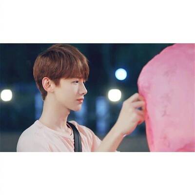 有点厚度。但是挺贴胸的。