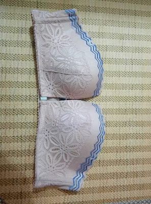 挺好的。我买了好几次了。也比较可以。只是要再固定一下。如果没有肩带是会稍微不那么稳定。可能不能支持你蹦蹦跳跳。不过穿这个可能也不会蹦蹦跳跳吧。哈哈哈哈哈哈。以后有机会还会再买的。挺满意的。忽略一下我的渣图。