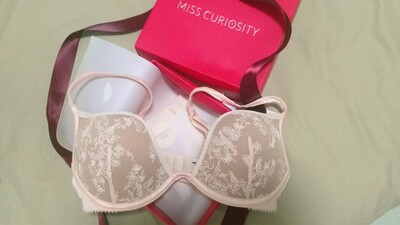 可以说是想当美丽，穿上很性感但不色情，个人认为适合小胸身体单薄、瘦瘦的妹子