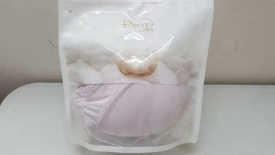 之前在其他商家买过同款牌子,穿了很久,没有钢圈舒适度明显提高。这次买了改进版,料子也是光滑,没有两侧的塑料支撑骨架,清洗比较不容易破。一次性买了两件,新的夏天穿有点紧,多穿一段应该会松点。 之前在其他商家买过同款牌子,穿了很久,没有钢圈舒适度明显提高。这次买了改进版,料子也是光滑,没有两侧的塑料支撑骨架,清洗比较不容易破。一次性买了两件,新的夏天穿有点紧,多穿一段应该会松点。