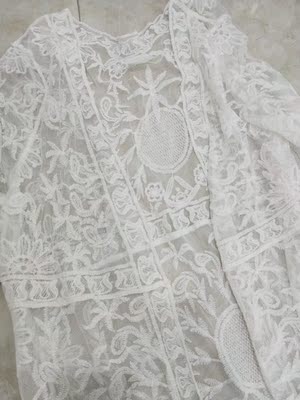 材质摸着不错，不像那些便宜货，穿上很漂亮，期待去旅游美美的穿上。