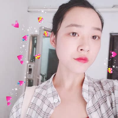 布料非常满意，值这个价，很不错，还送了胸垫，衣服没有色差     穿着做形体训练时也没有紧绷感 很舒适    课很多   这件战袍你值得拥有