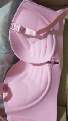 颜色鲜艳，聚拢效果还不错，试穿了下，挺舒服的，卖家很贴心还送了增长排扣，推荐购买哦