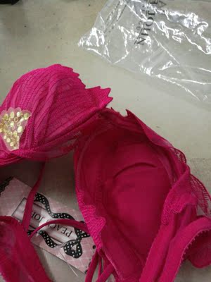 差评，质量差，不值2百多，跟地毯货20，3O元一样，