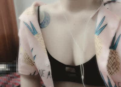 大胸真的慎入，特别是胸型不好的妹子 但是好喜欢啊～穿的也很舒服&hellip;