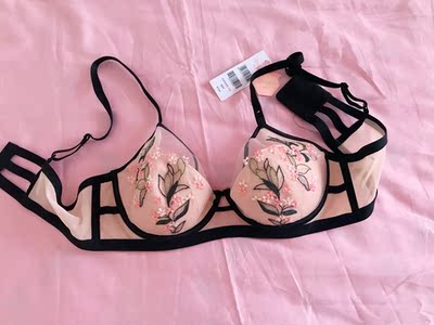 很喜欢这个刺绣，很软，618买的超级划算